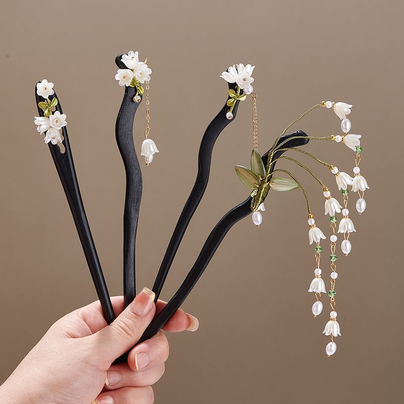 Hanbok Hair Pin - دبوس شعر خشبي بتصميم زهرة زنبق